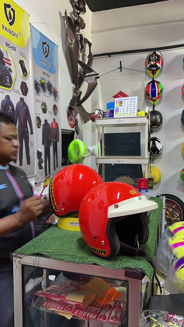 Helmet Bajet Teluk Kemang — photo 2