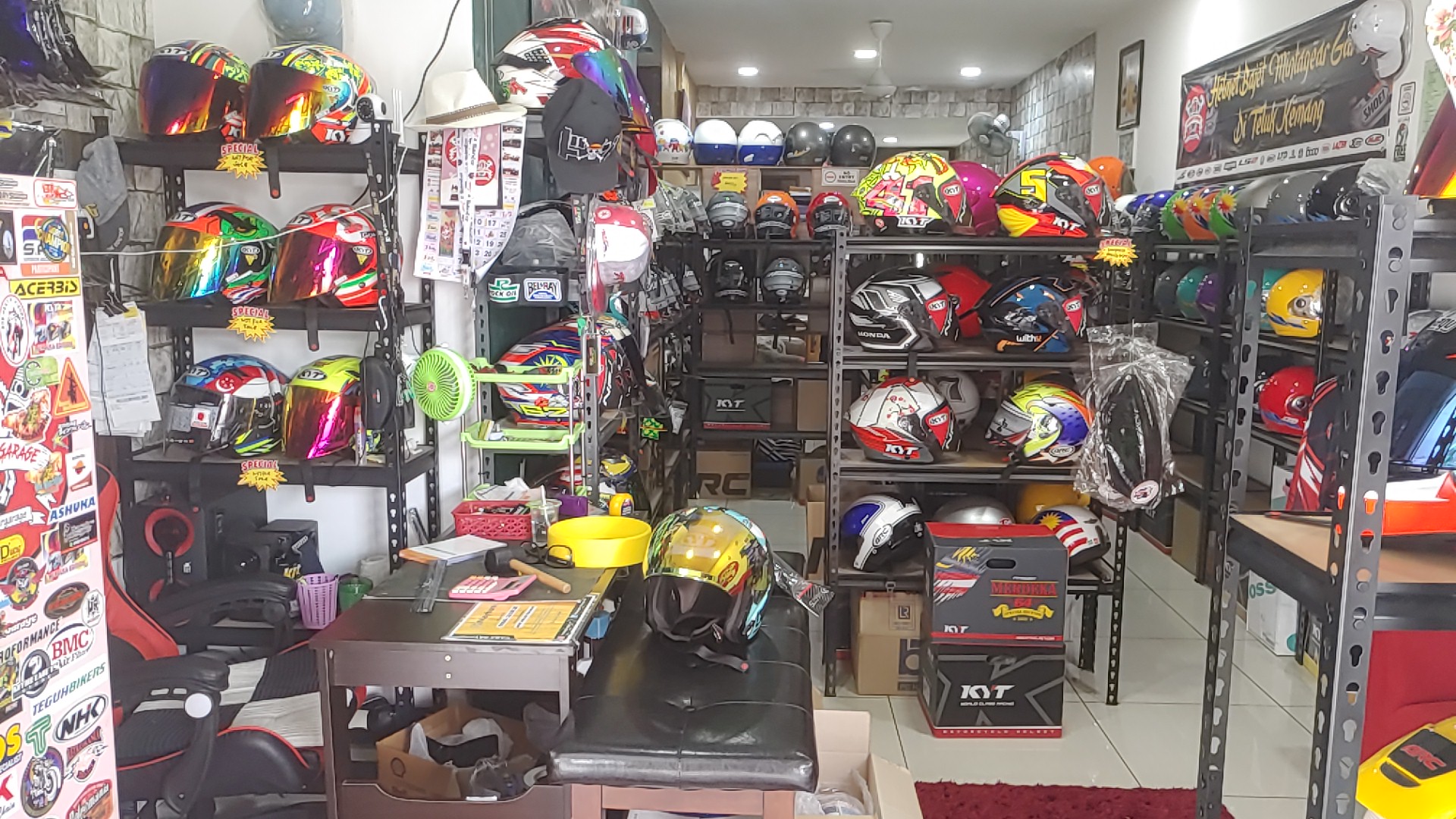 Helmet Bajet Teluk Kemang — photo 3