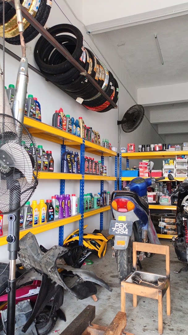 LUTH MOTOR GARAGE — photo 2