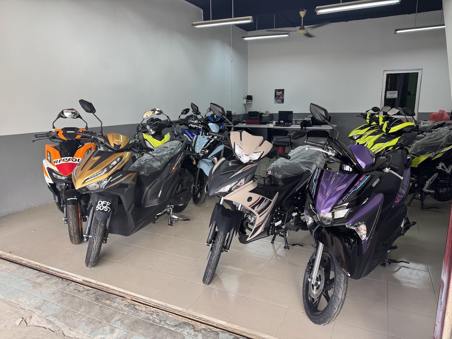Fr Motor Wb - Kedai Motor Wakaf Bharu — photo 2
