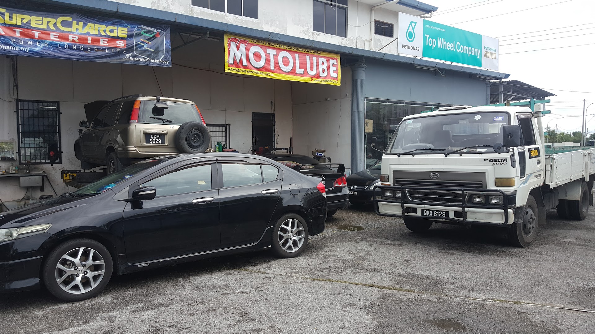 Astana Motor Workshop in Kuching