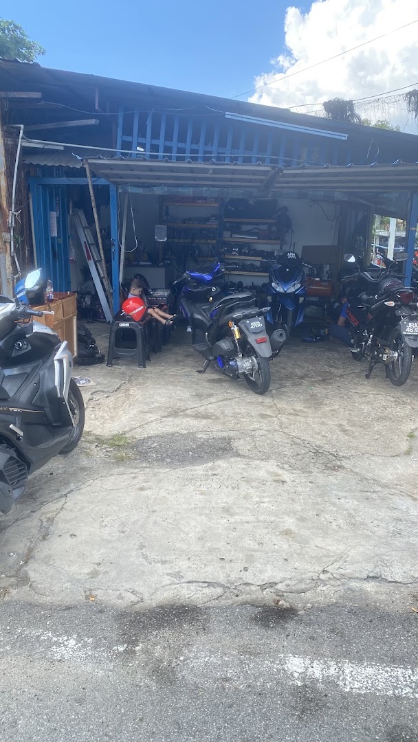 ARA 725 GARAGE — photo 3