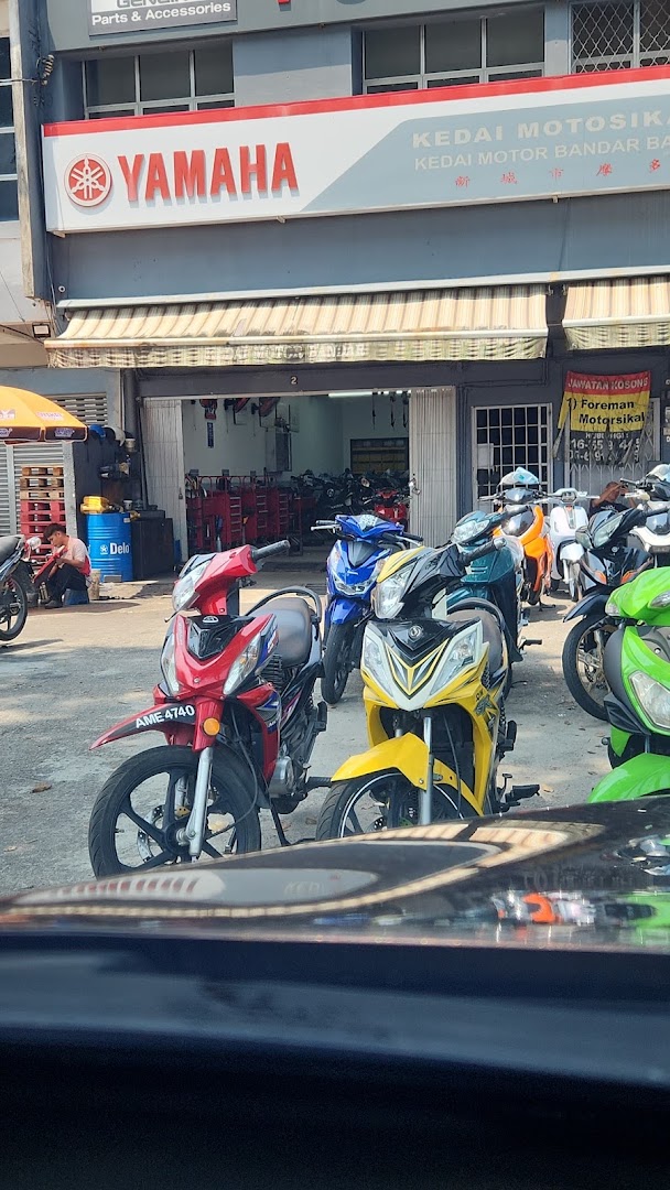 Kedai Motor Bandar Baru in Sitiawan