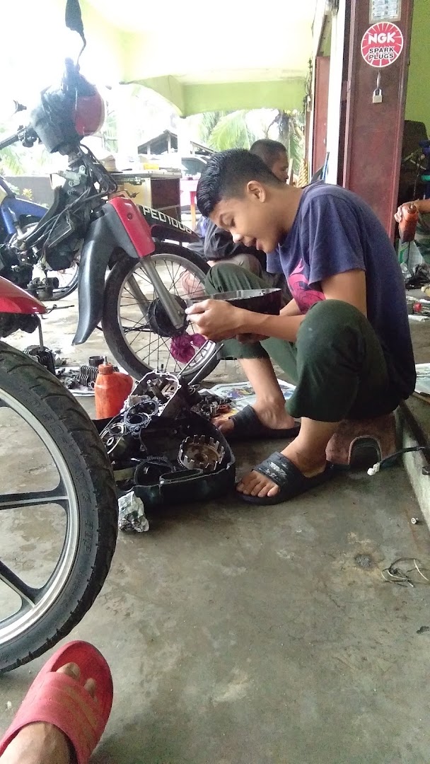Lie Pomen Motor Kg Nelayan Jln Tok Bali Bachok Kelantan in Bachok