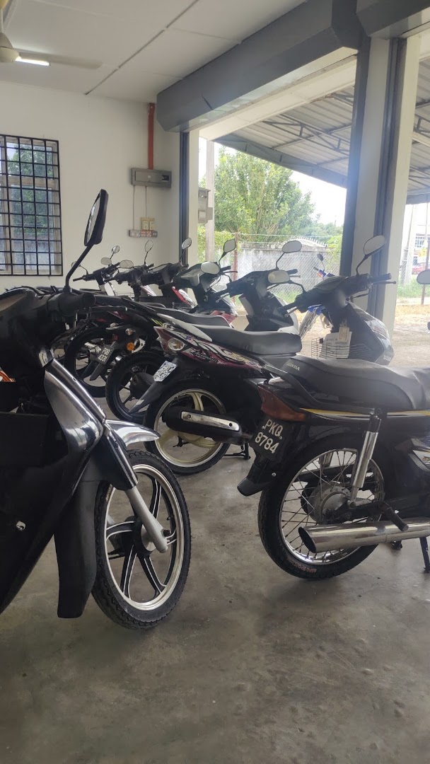 Ayie Tyre — photo 2