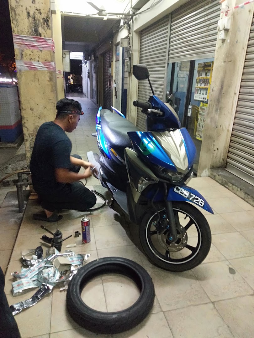 Triple Eight Motorsport — photo 3