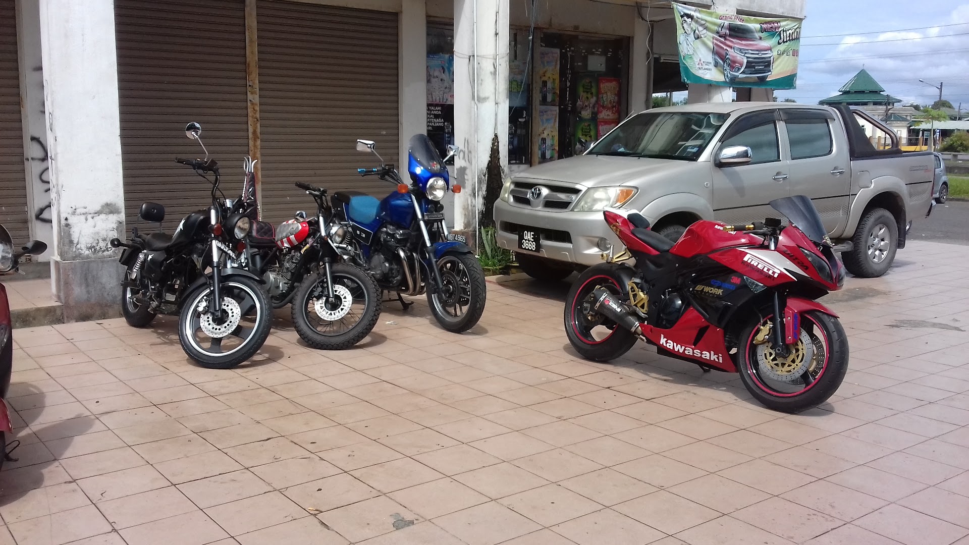 Solid world motorcycle shop — photo 3