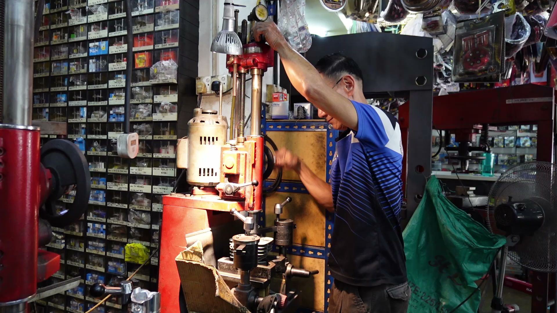 Castrol Bike Point - Quek Boy Motor Enterprise in Ulu Tiram