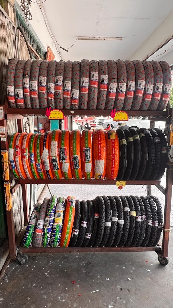 WHUI HWANG MOTOR AND TYRE SERVICING — photo 2