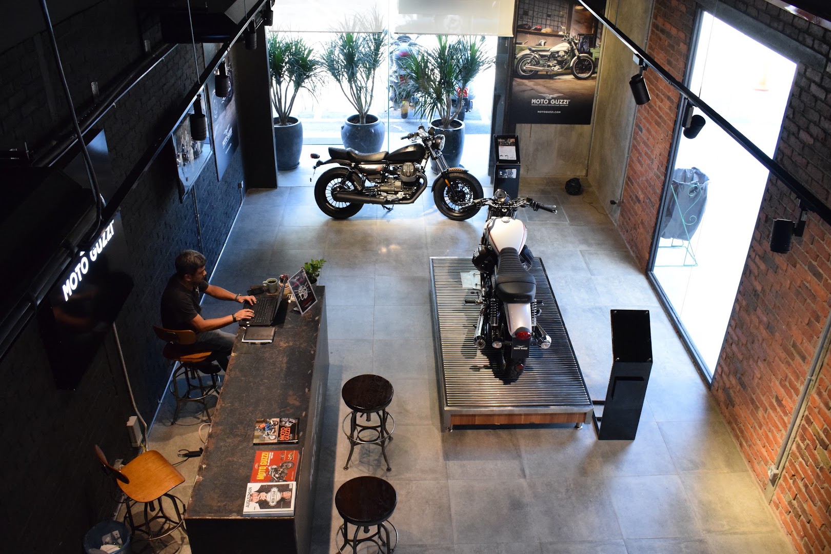 Moto Guzzi Showroom (PJ) — photo 2