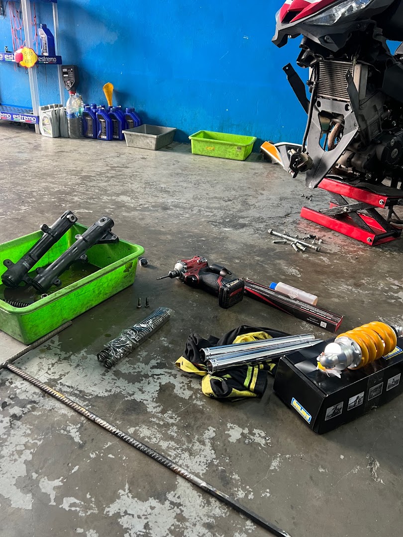 Aqi workshop motorsport service and repair — photo 4