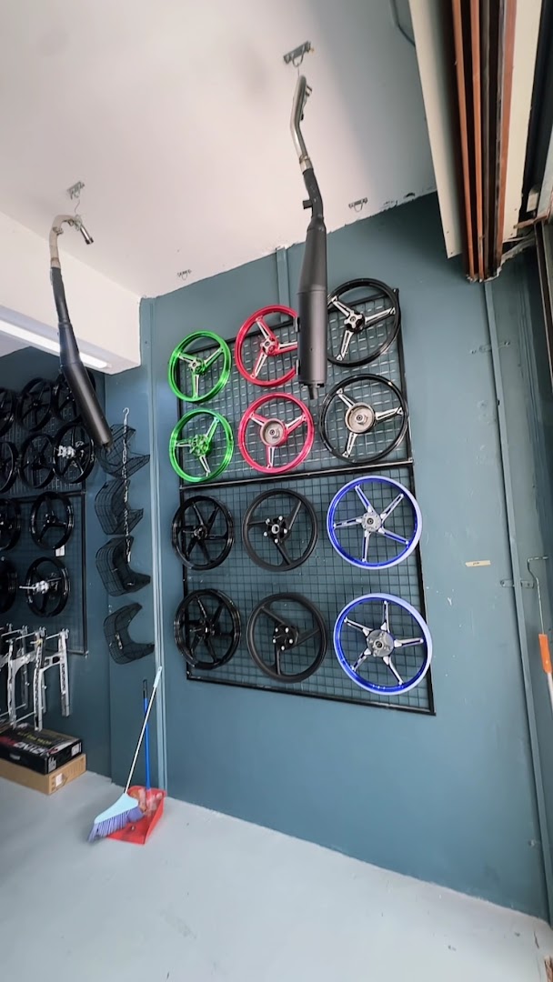 SUPERIOR GARAGE — photo 2