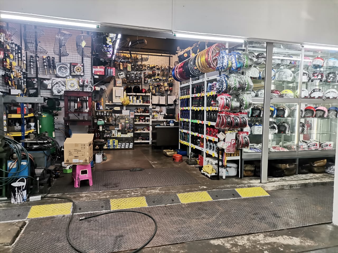 Hem Super Surprise Motor Centre - Branch — photo 3