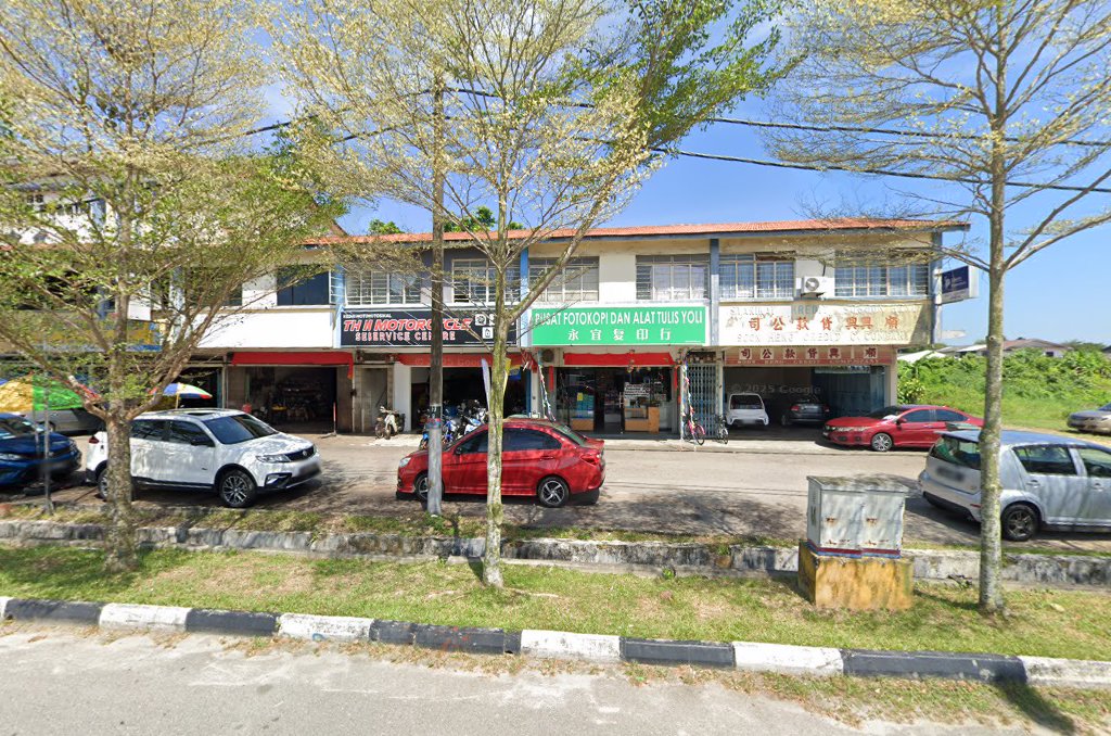 TH MOTORCYCLE SERVICE CENTRE #G.E.U.O.S Oil in Pontian District