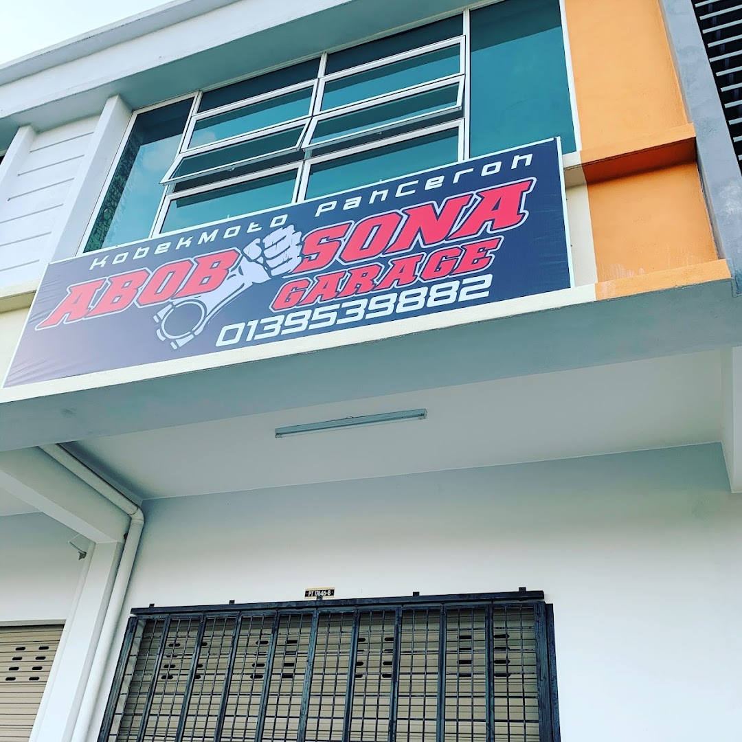 Abobsona Garage in Paka