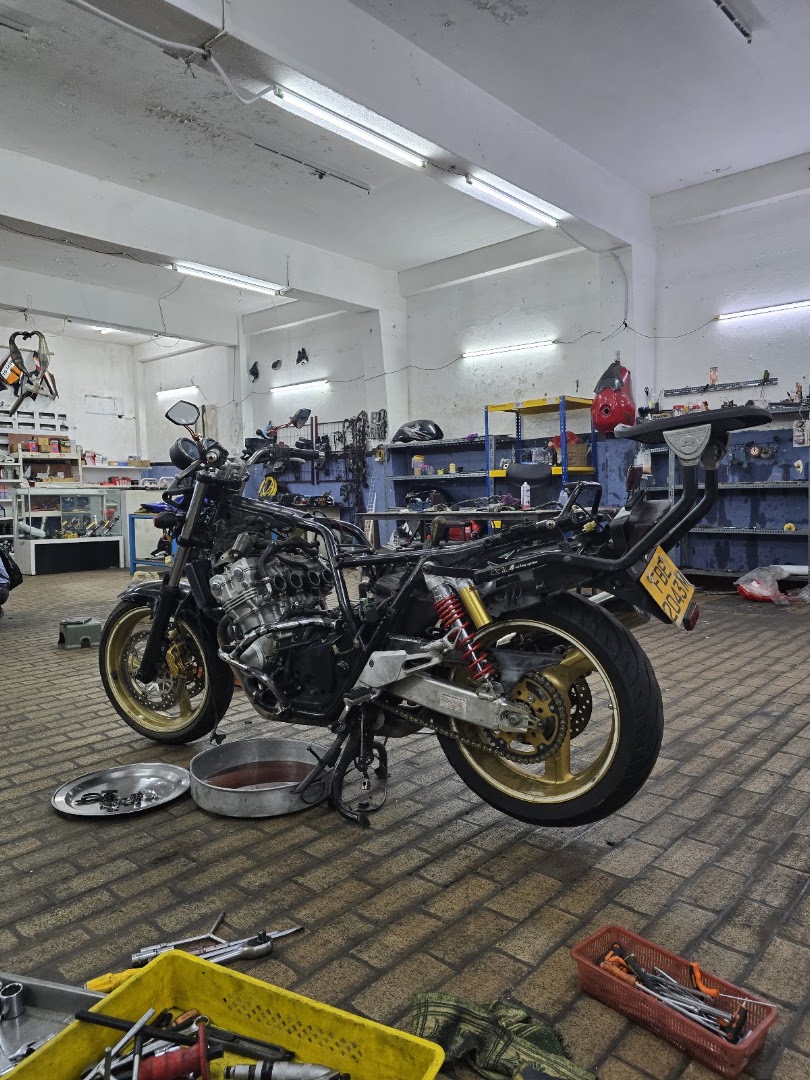 MR CB400 — photo 3