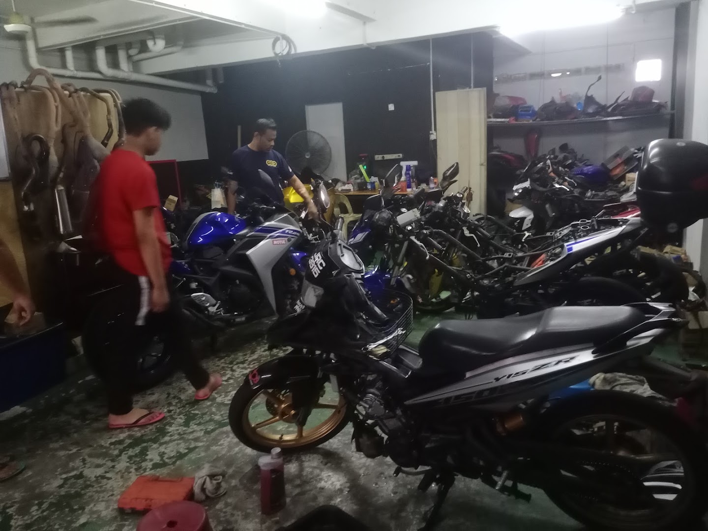AOS BROTHERS GARAGE in Kulai