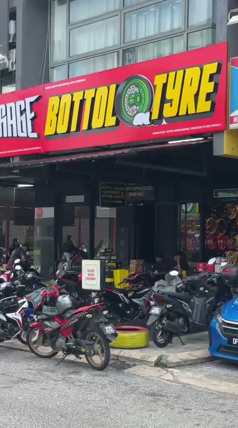 BOTTOL GARAGE EMPIRE — photo 2