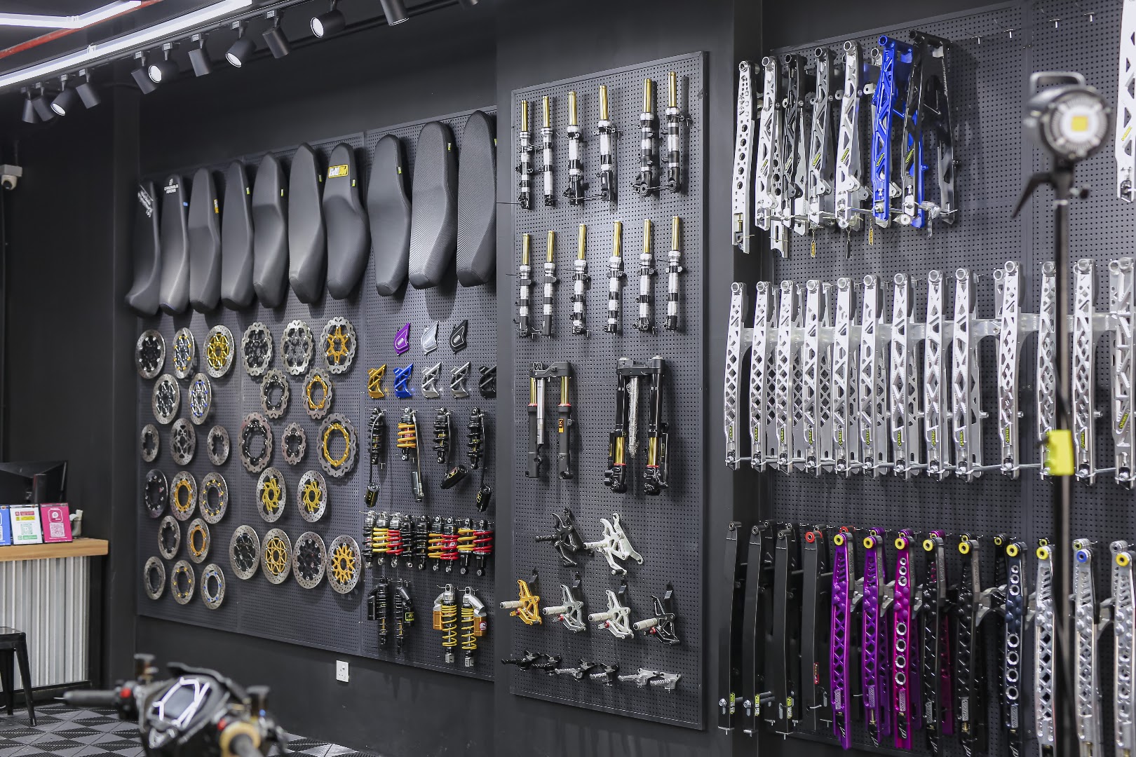 79 STORE PARTS & ACCESSORIES — photo 2