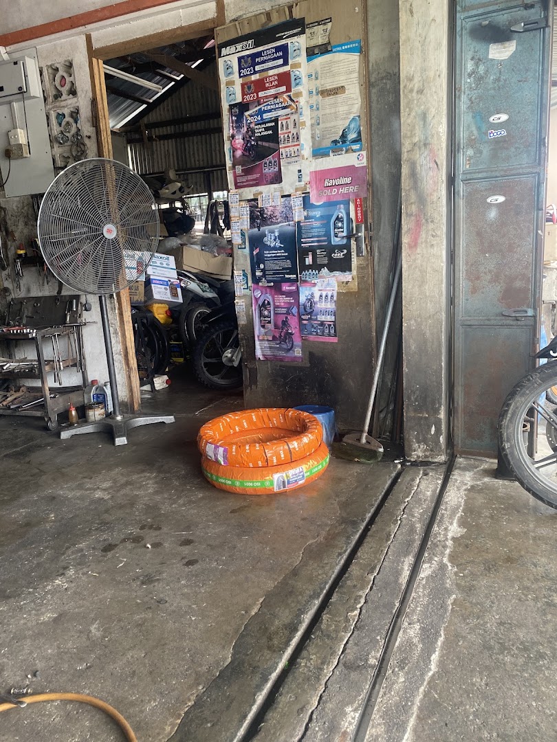 KEDAI MOTORSIKAL PERNIAGAAN SIMZIAH in Mersing