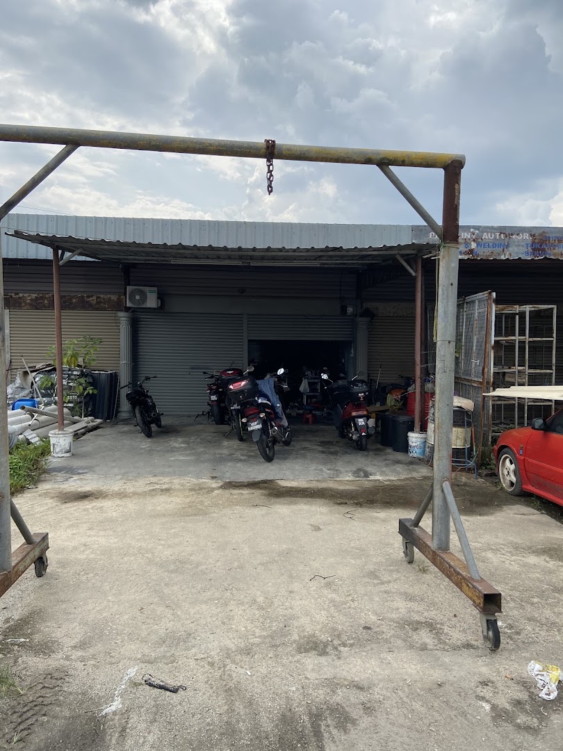 Three Ray Garage — photo 2