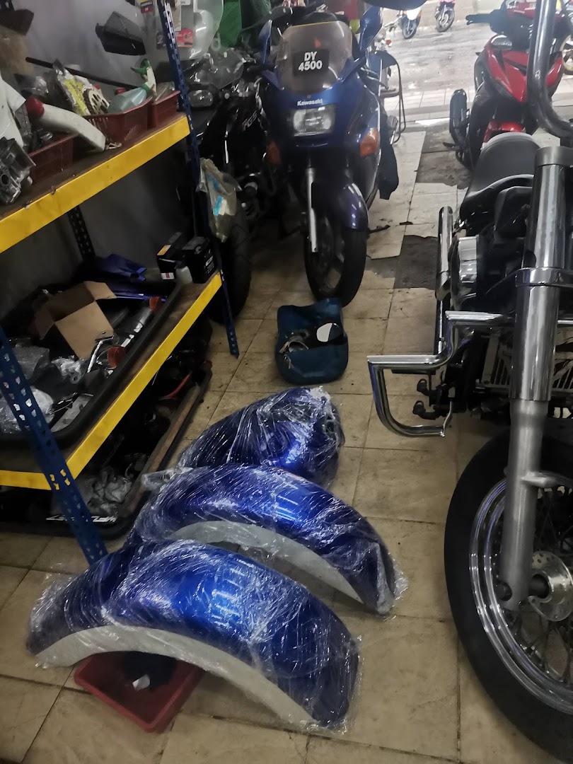 FROOGY GARAGE — photo 3
