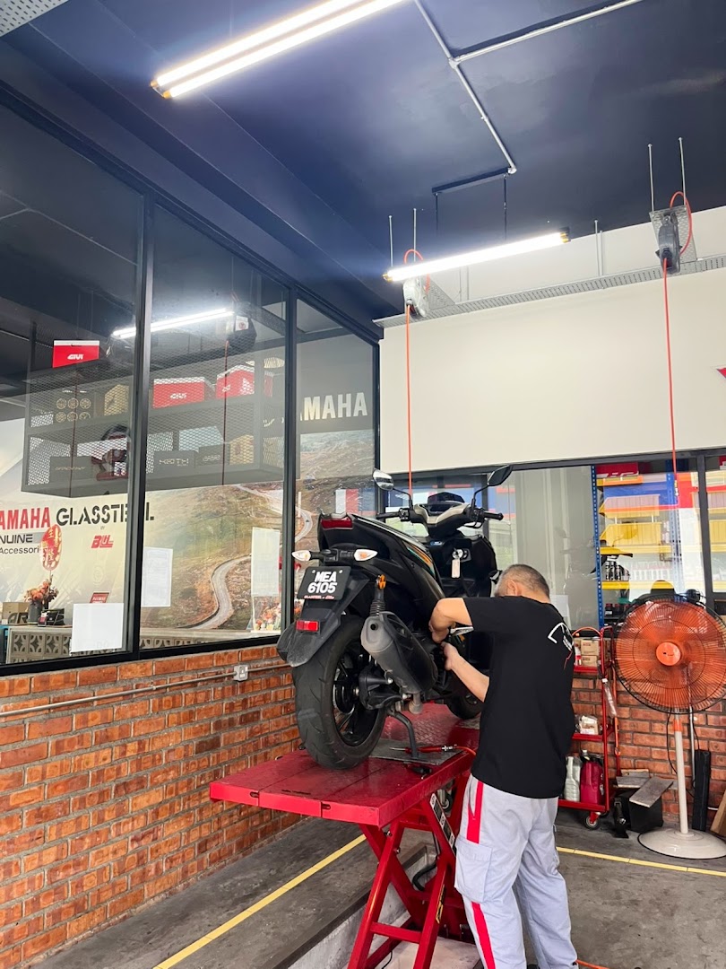 GLASSTEEL BY BLH (BLH-Ban Lee Motor Sdn Bhd - Yamaha Genuine Part & Accessories) — photo 3