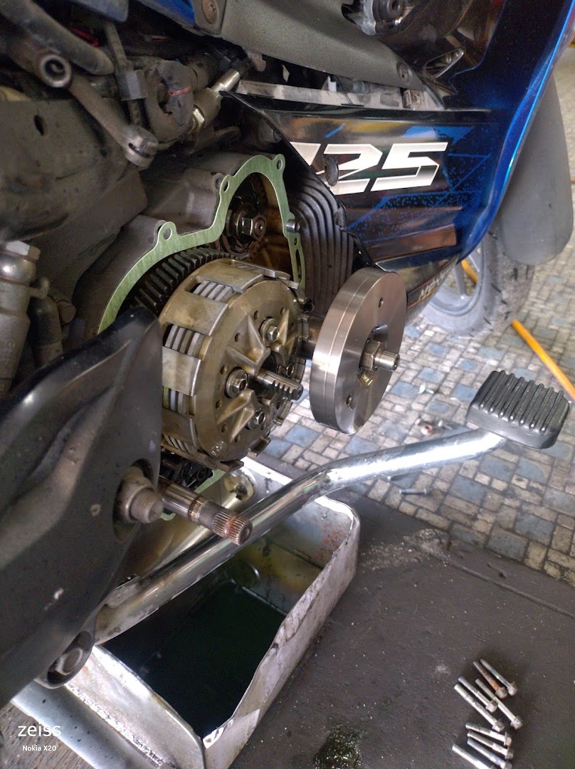 Bengkel Motor Dan Servis Meng Keong — photo 2