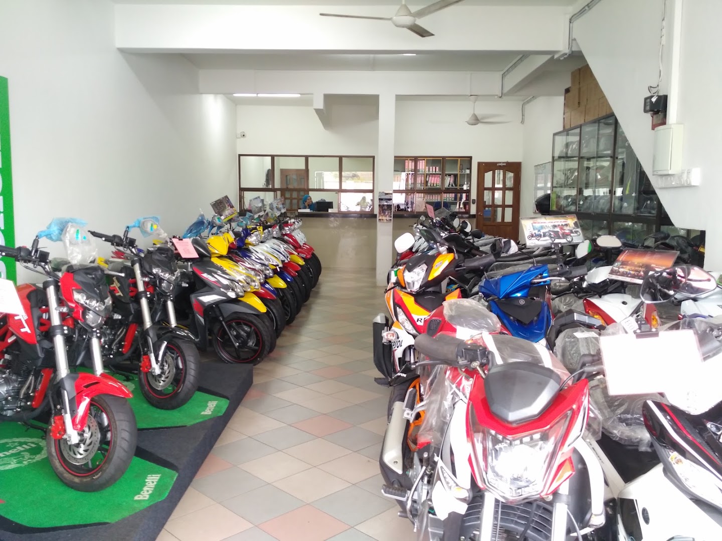 Public Motor Trading — photo 2