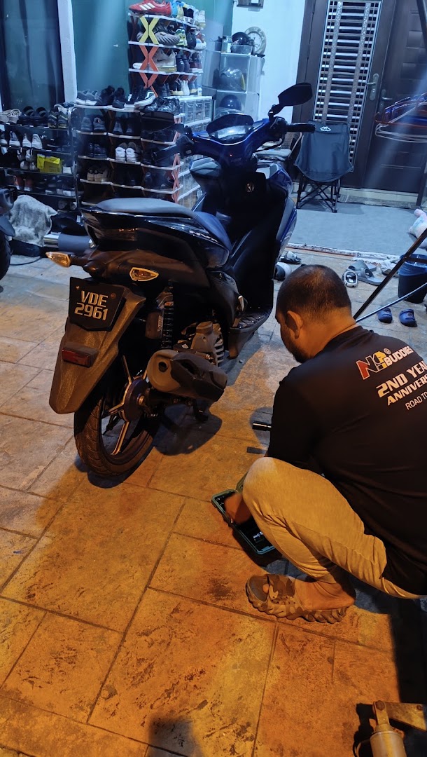 Bengkel Tepi Kolam (Scooter & Cai Roller) — photo 2