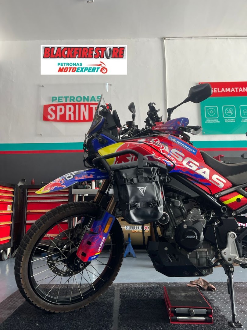 PETRONAS MotoExpert Bangi @ Blackfire Store — photo 4