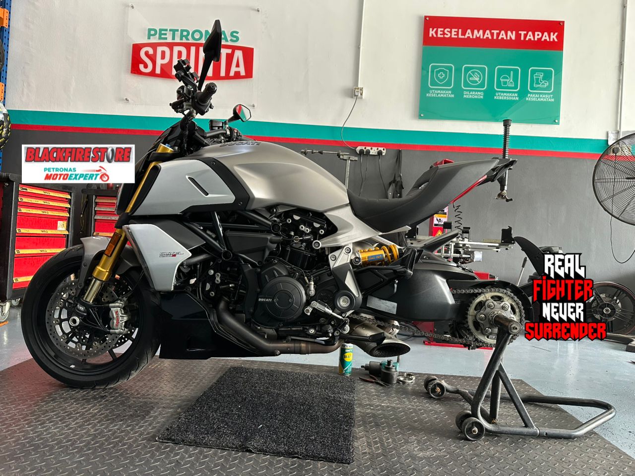 PETRONAS MotoExpert Bangi @ Blackfire Store — photo 5
