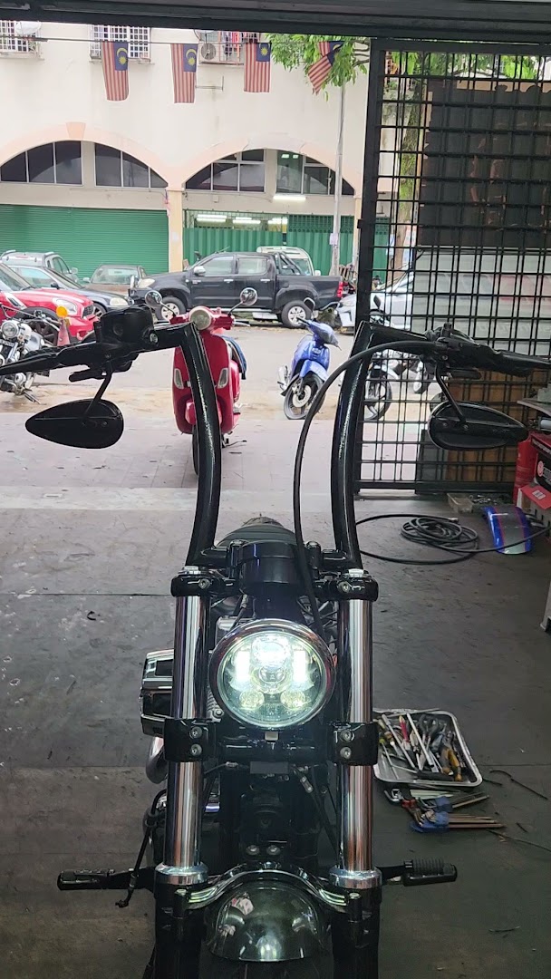 Oly Garage — photo 2