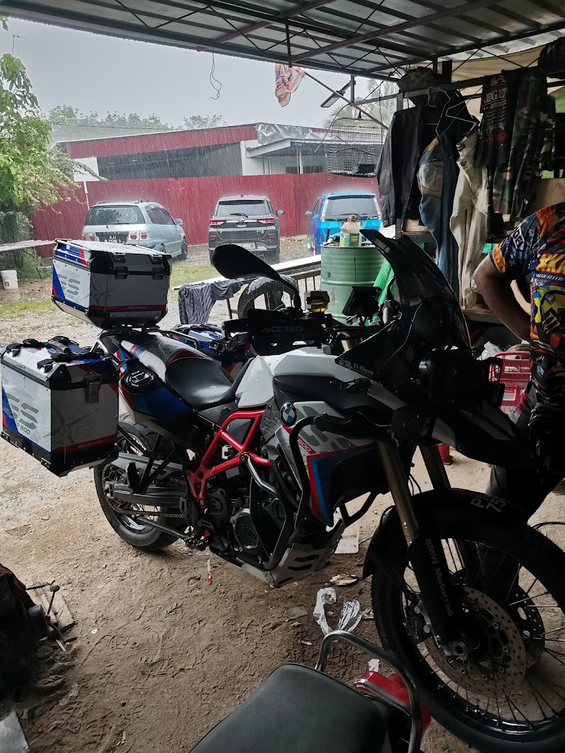 KMG P119 PIT STOP — photo 2