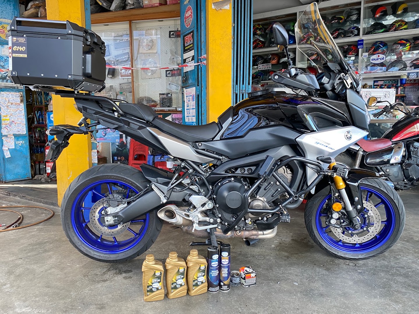Ah Huat Motor Service Centre | 亞發摩多服務中心 | Maxxis Tires — photo 5