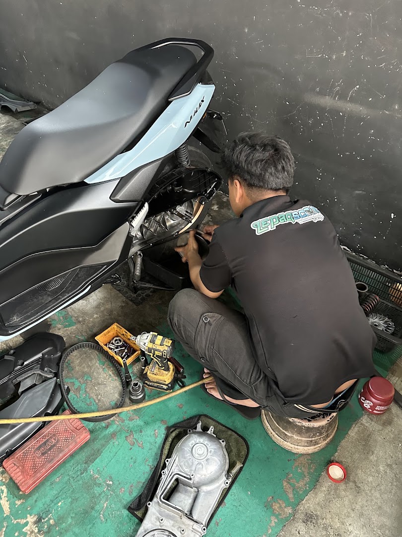 LEPAQSCOOT GARAGE — photo 2
