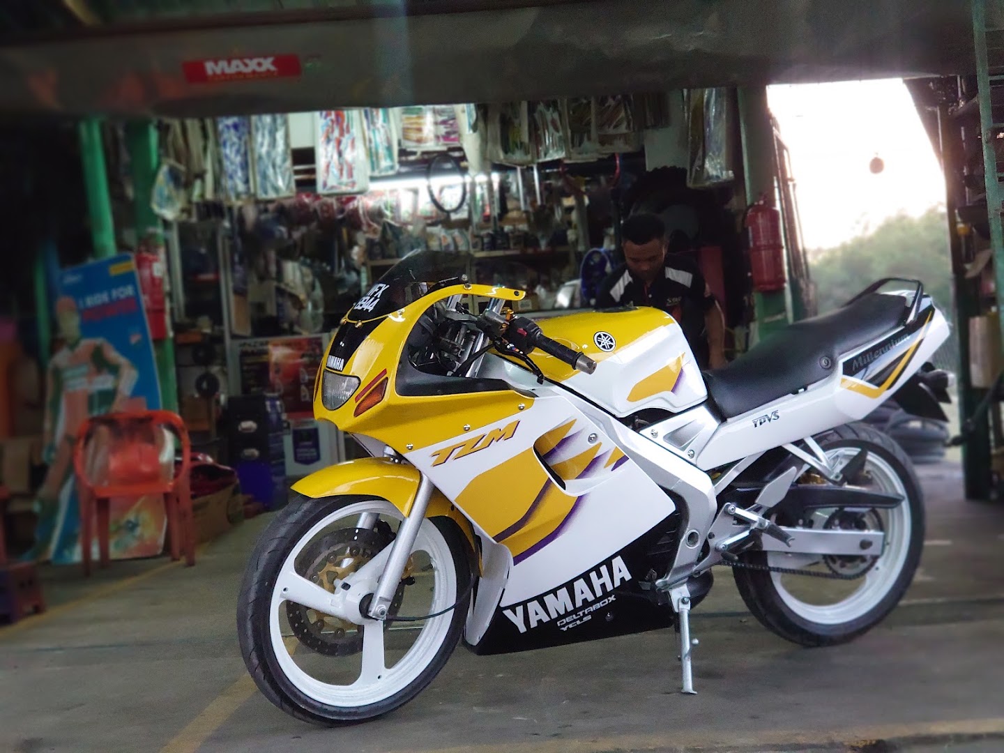 2 TECH WORKS — photo 2