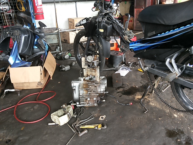 Limie Motor in Bukit Besi