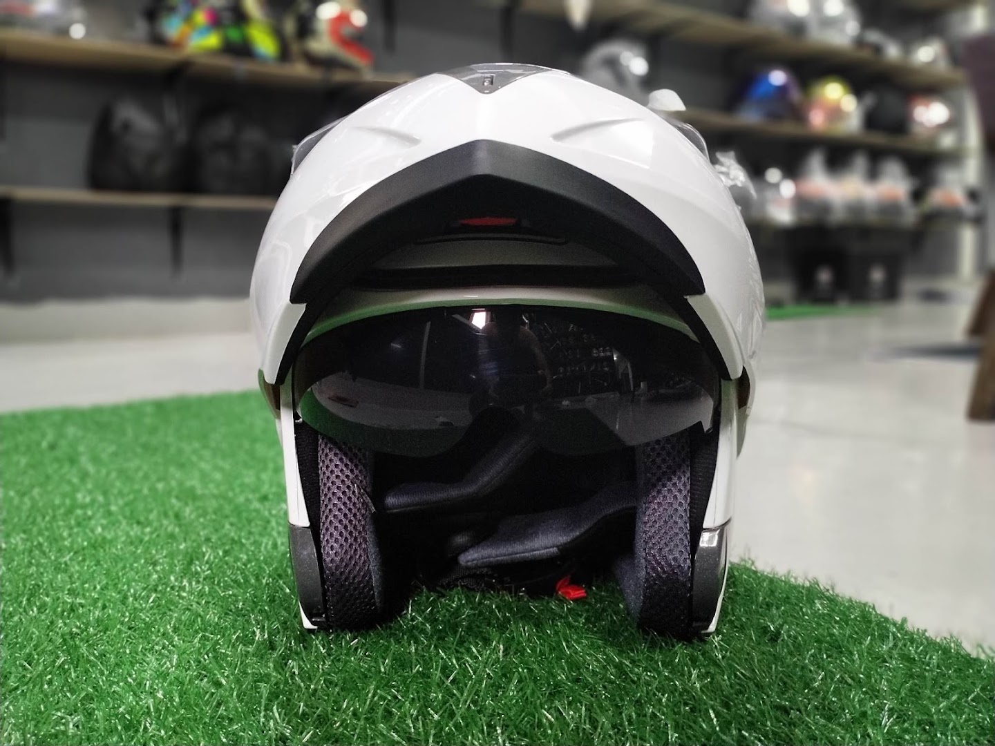 helmet — photo 5