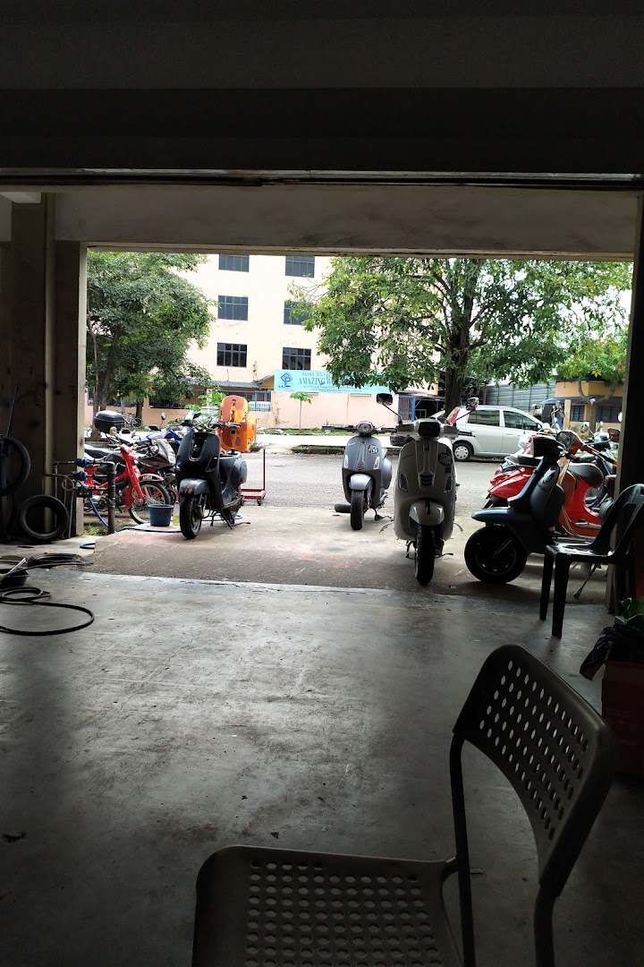 Vespa Studio — photo 2
