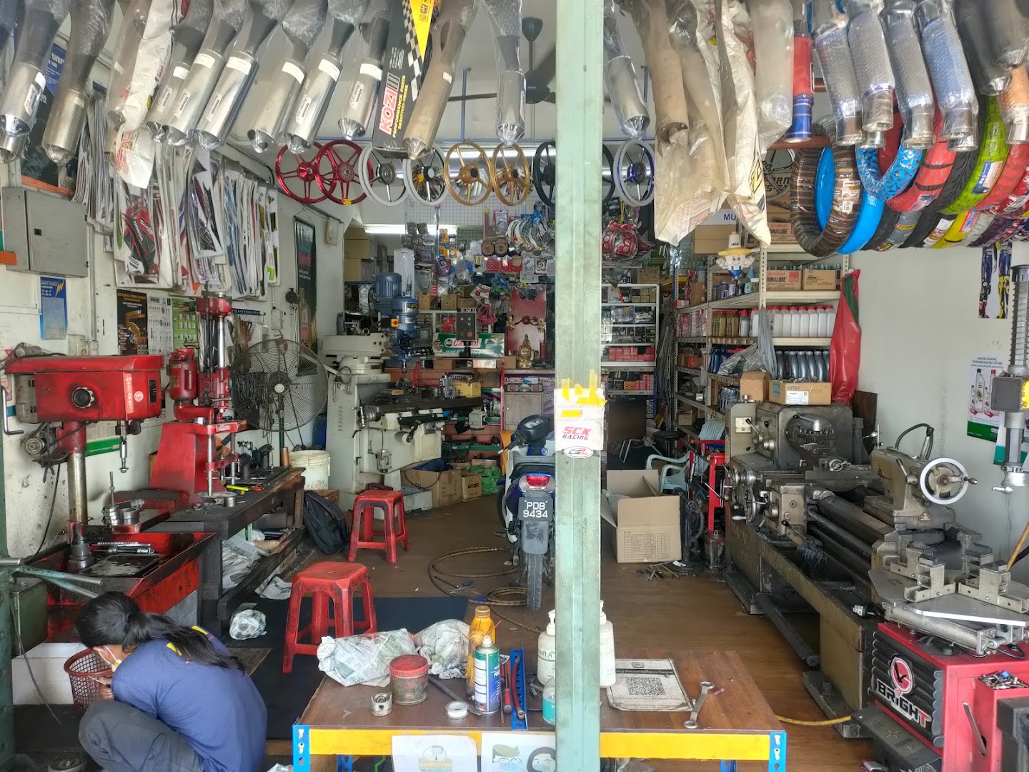 Castrol Bike Point - Meng Motor Enterprise — photo 4