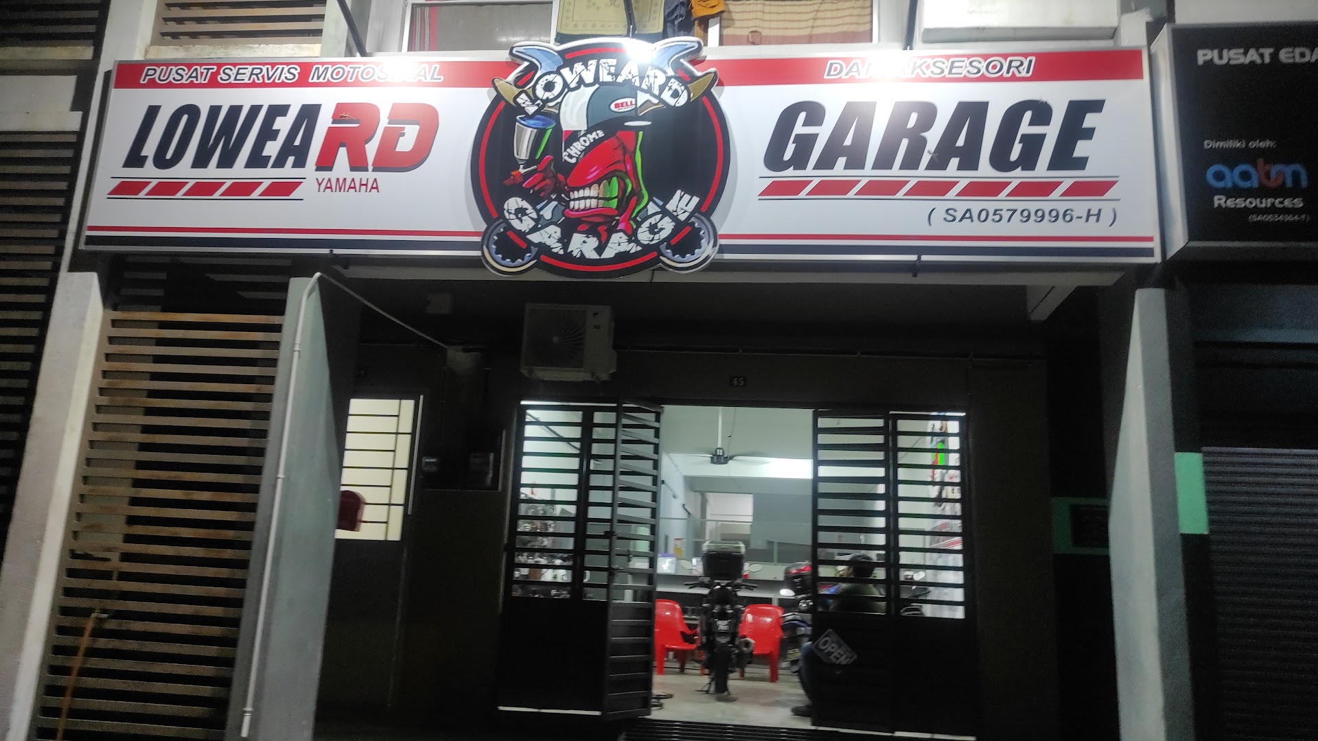 LOWEARD GARAGE — photo 3