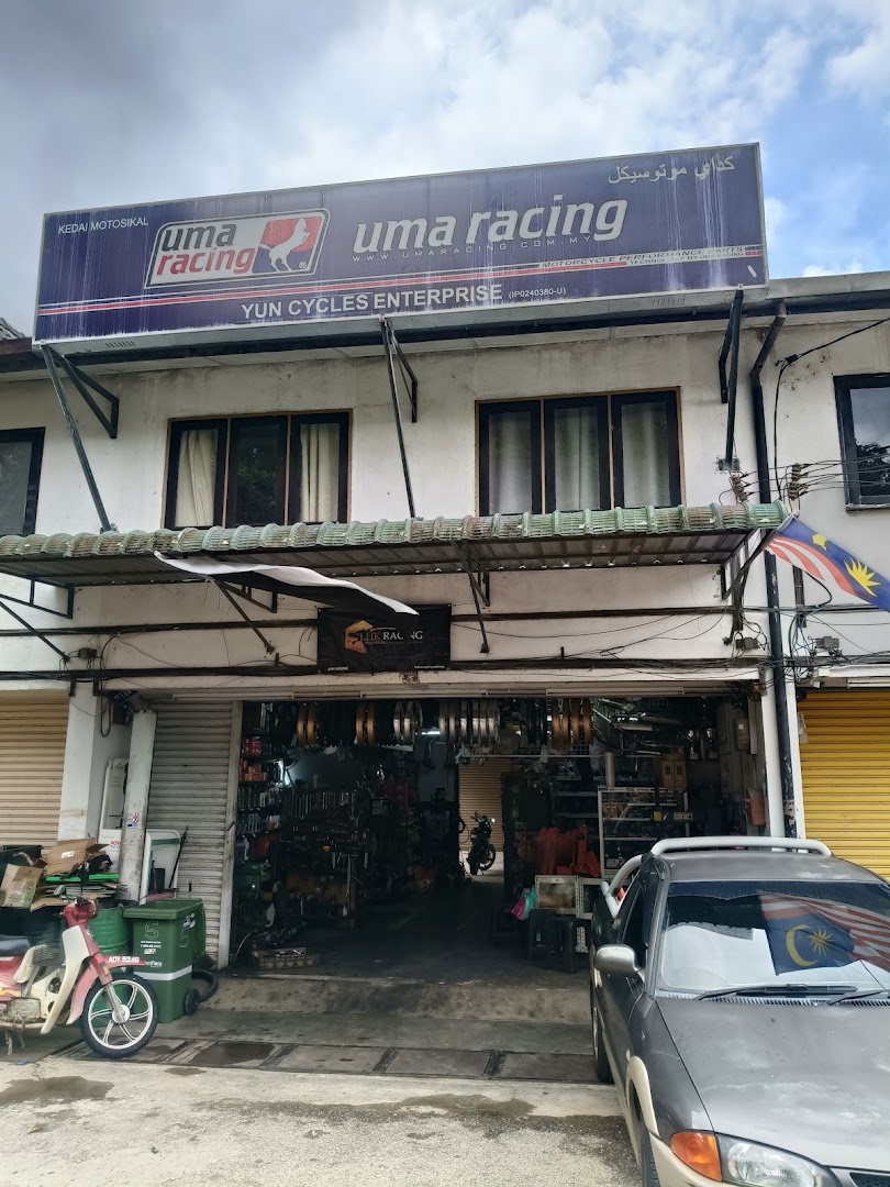 Yun motorcycle shop in Ringlet