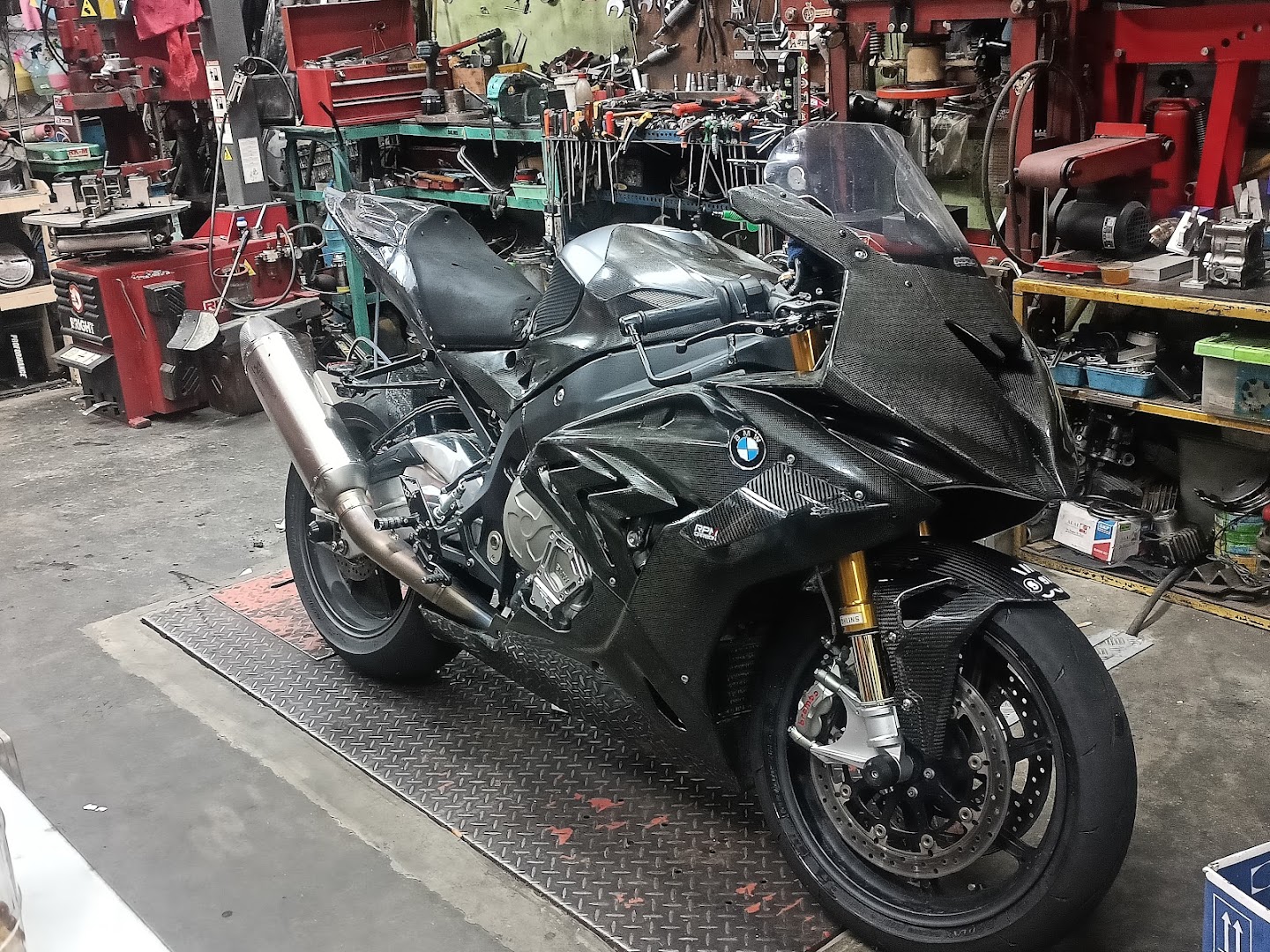 Yun motorcycle shop — photo 2