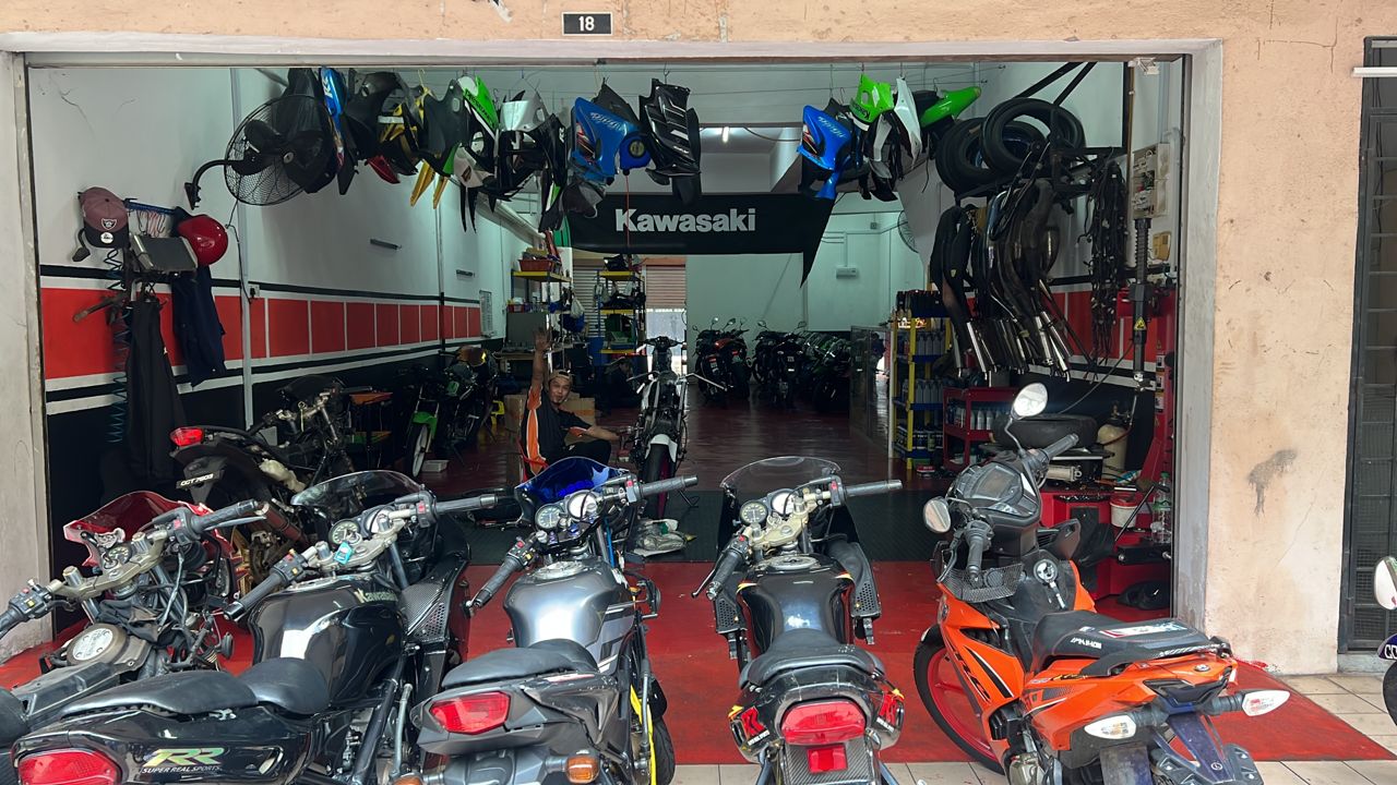 monmachine963 in CHERAS