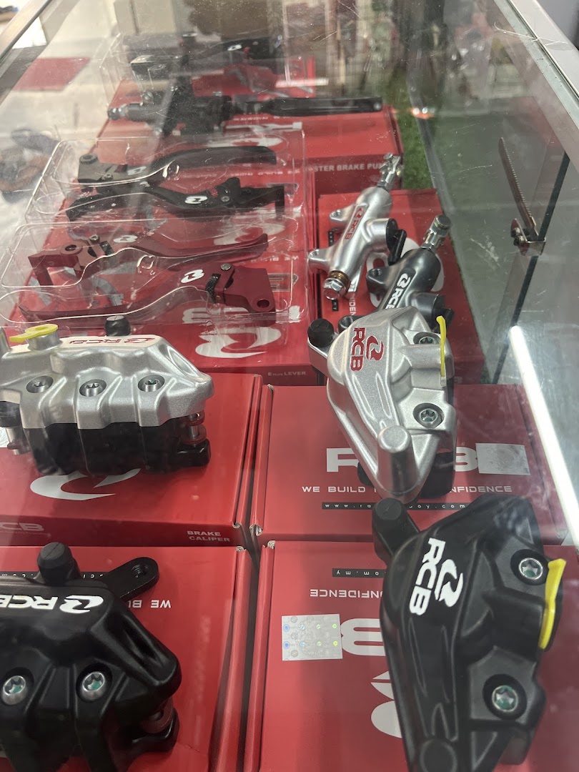 Amirul Motor Parts Showroom — photo 3