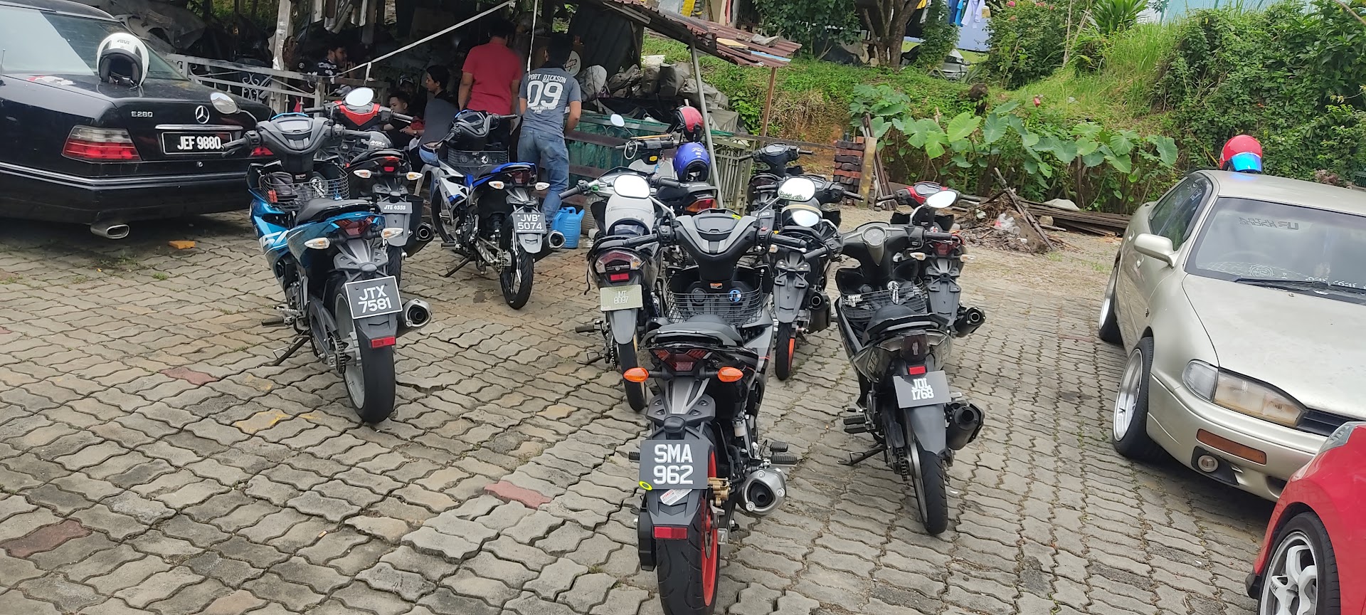 DOM's Garage Jb — photo 4