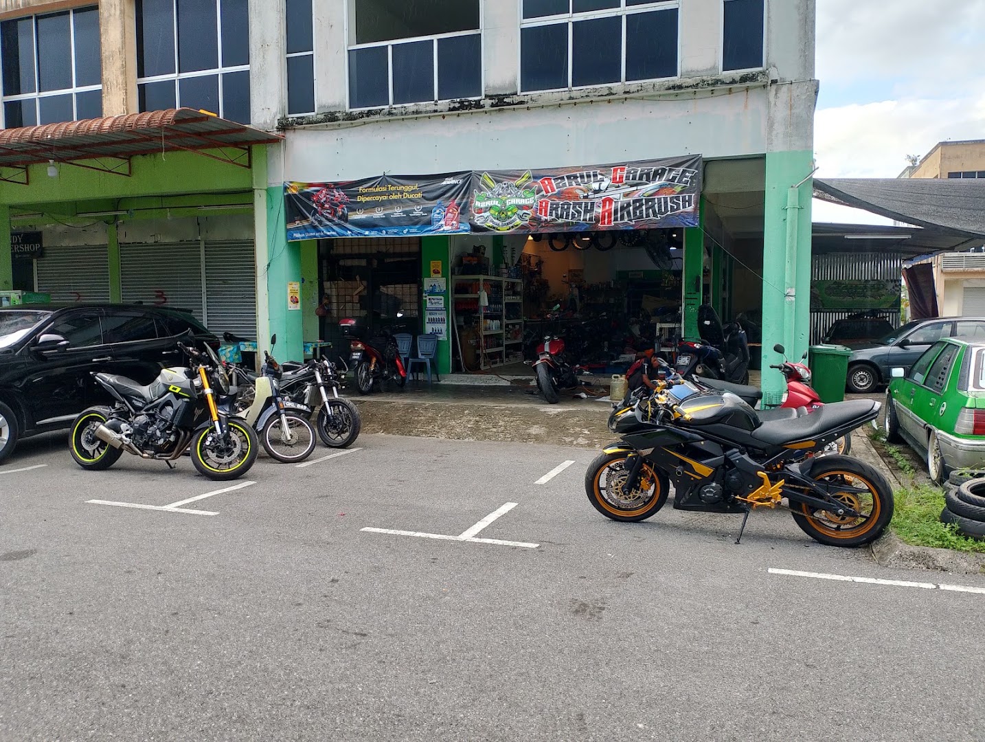 Azrash garage in Kota Samarahan
