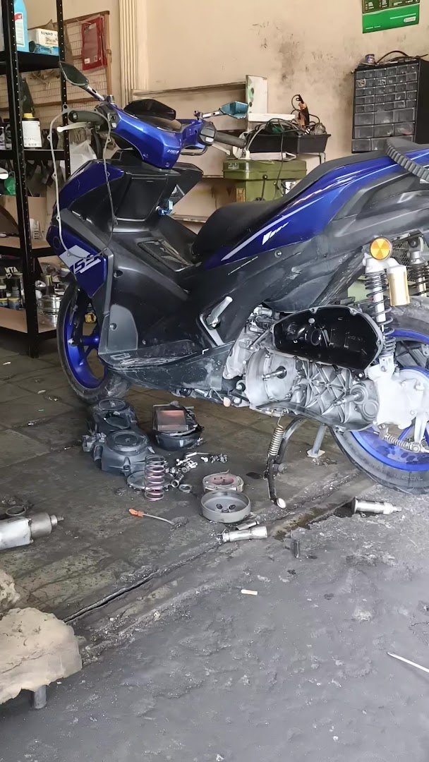 Paksu Motor, Sik - Scooter Specialist & Motorcycle repair shop — photo 2