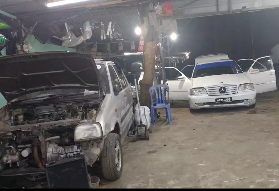ARIFF GARAGE WORKSOP — photo 4